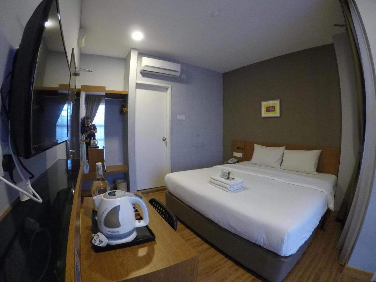Golden Leaf Boutique Hotel Nusa Idaman Formerly Known As Ariana Hotel ジョホールバル エクステリア 写真