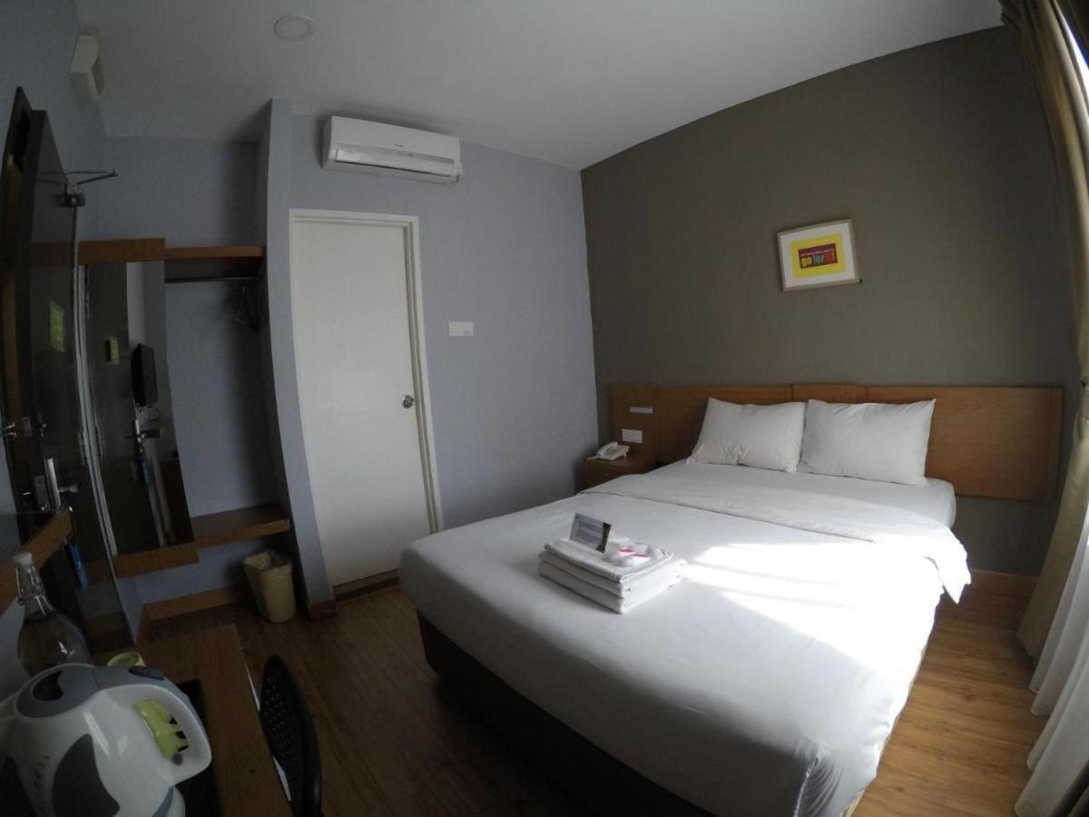 Golden Leaf Boutique Hotel Nusa Idaman Formerly Known As Ariana Hotel ジョホールバル エクステリア 写真
