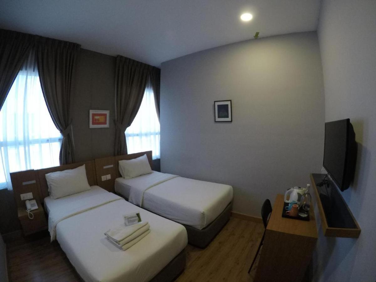Golden Leaf Boutique Hotel Nusa Idaman Formerly Known As Ariana Hotel ジョホールバル エクステリア 写真