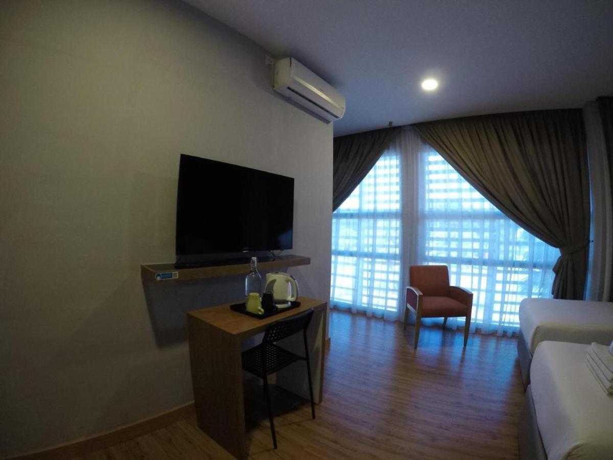 Golden Leaf Boutique Hotel Nusa Idaman Formerly Known As Ariana Hotel ジョホールバル エクステリア 写真