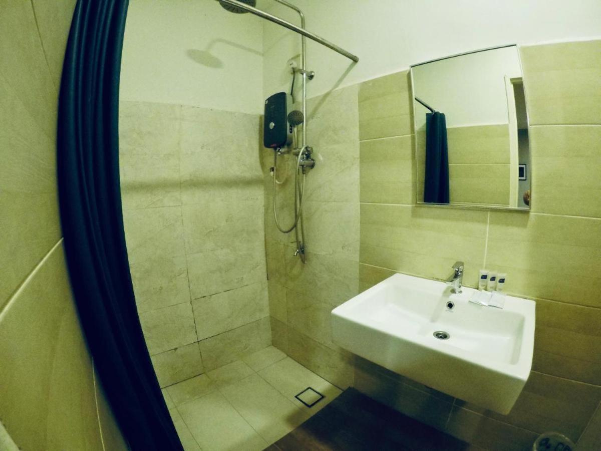 Golden Leaf Boutique Hotel Nusa Idaman Formerly Known As Ariana Hotel ジョホールバル エクステリア 写真