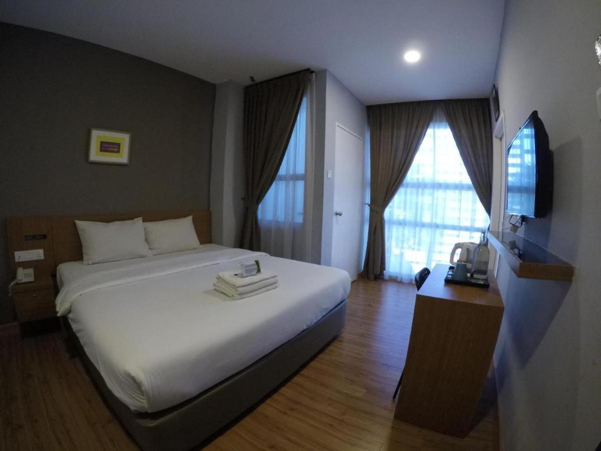 Golden Leaf Boutique Hotel Nusa Idaman Formerly Known As Ariana Hotel ジョホールバル エクステリア 写真