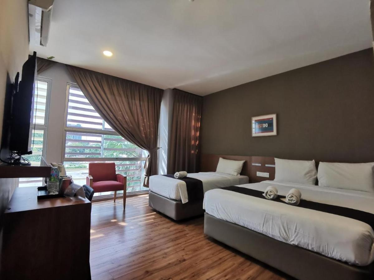 Golden Leaf Boutique Hotel Nusa Idaman Formerly Known As Ariana Hotel ジョホールバル エクステリア 写真