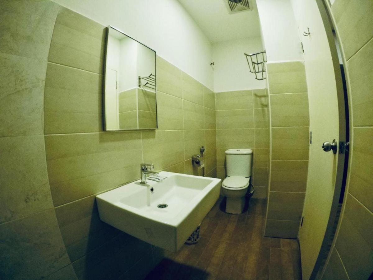 Golden Leaf Boutique Hotel Nusa Idaman Formerly Known As Ariana Hotel ジョホールバル エクステリア 写真