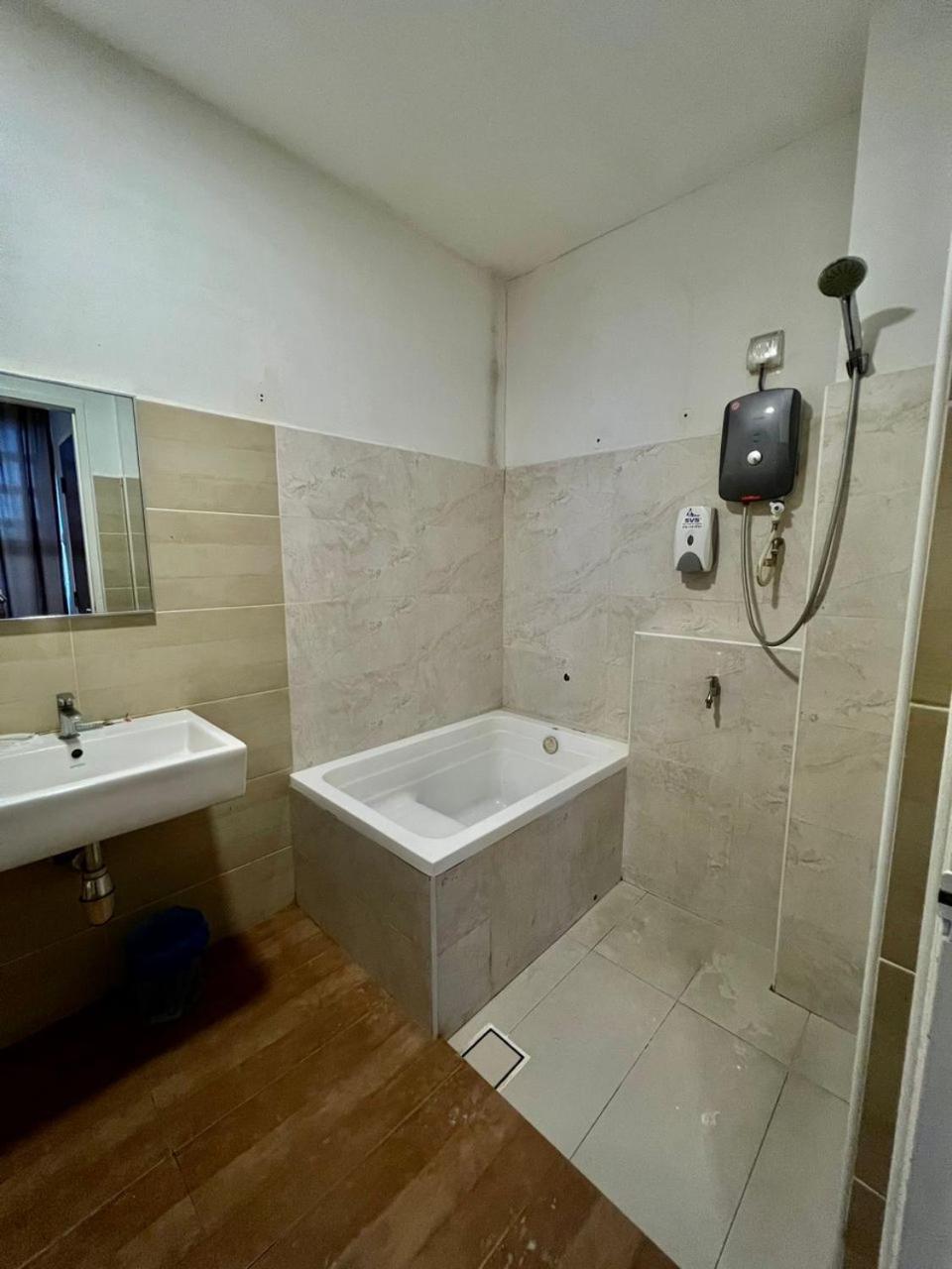 Golden Leaf Boutique Hotel Nusa Idaman Formerly Known As Ariana Hotel ジョホールバル エクステリア 写真