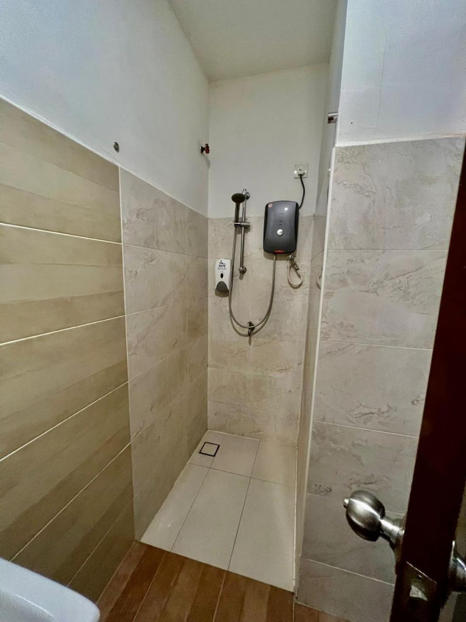 Golden Leaf Boutique Hotel Nusa Idaman Formerly Known As Ariana Hotel ジョホールバル エクステリア 写真