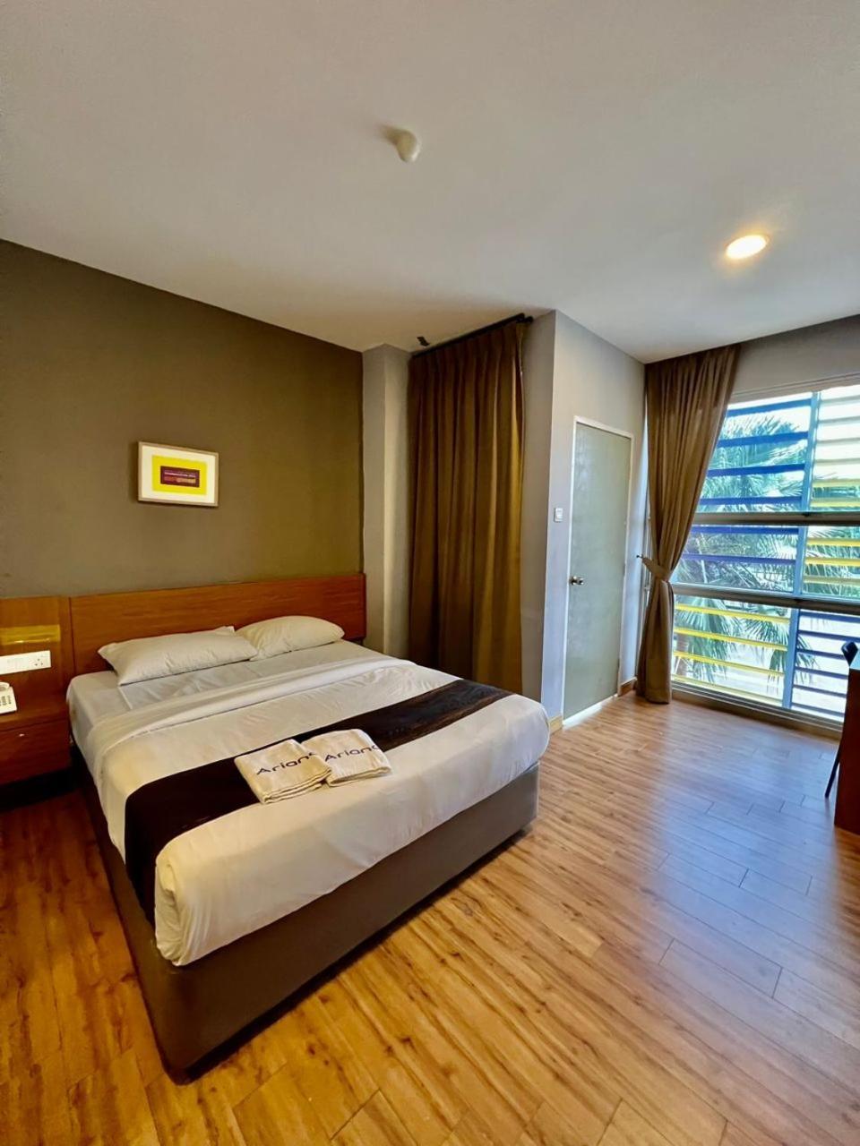 Golden Leaf Boutique Hotel Nusa Idaman Formerly Known As Ariana Hotel ジョホールバル エクステリア 写真