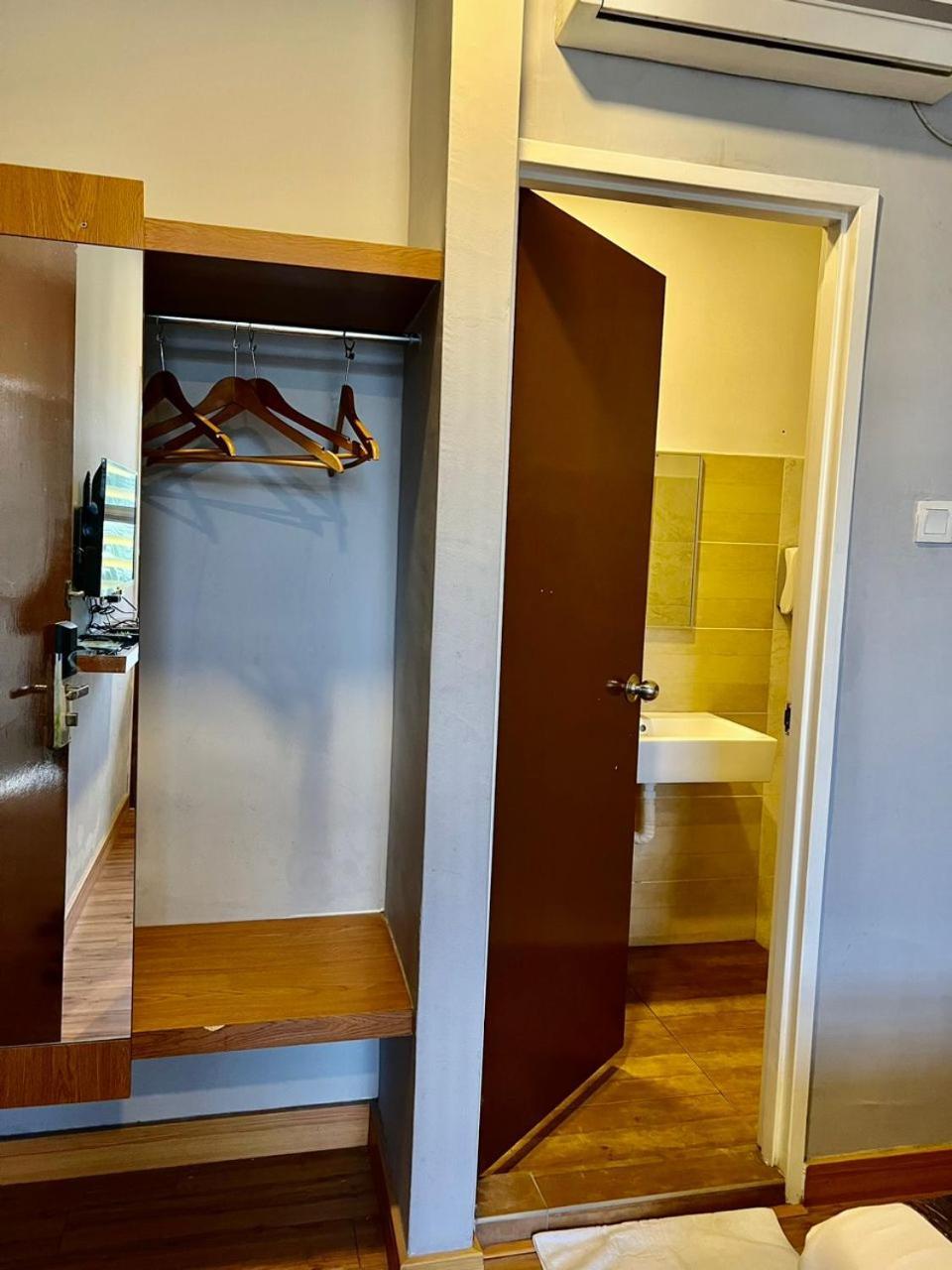 Golden Leaf Boutique Hotel Nusa Idaman Formerly Known As Ariana Hotel ジョホールバル エクステリア 写真