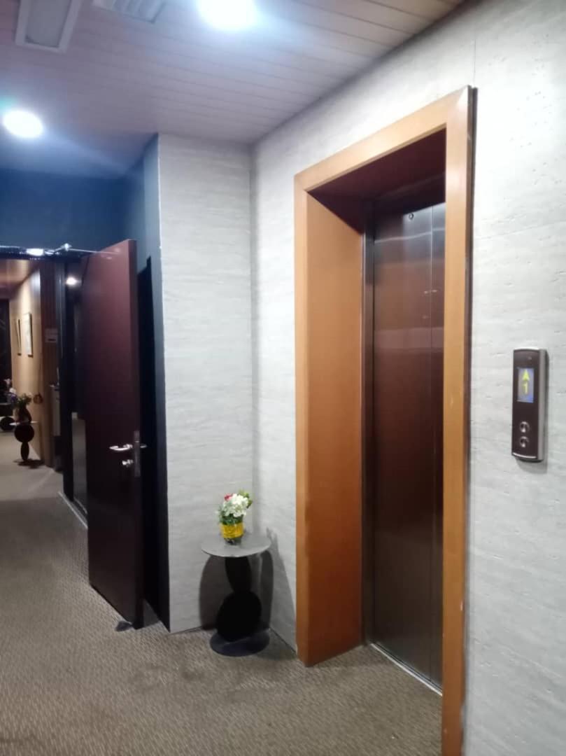 Golden Leaf Boutique Hotel Nusa Idaman Formerly Known As Ariana Hotel ジョホールバル エクステリア 写真